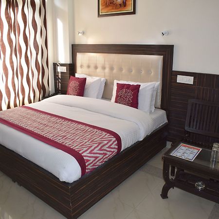 Oyo 10322 Hotel Raja Palace Dharamshala Buitenkant foto