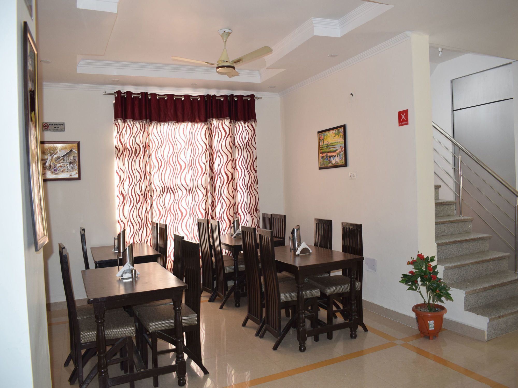 Oyo 10322 Hotel Raja Palace Dharamshala Buitenkant foto